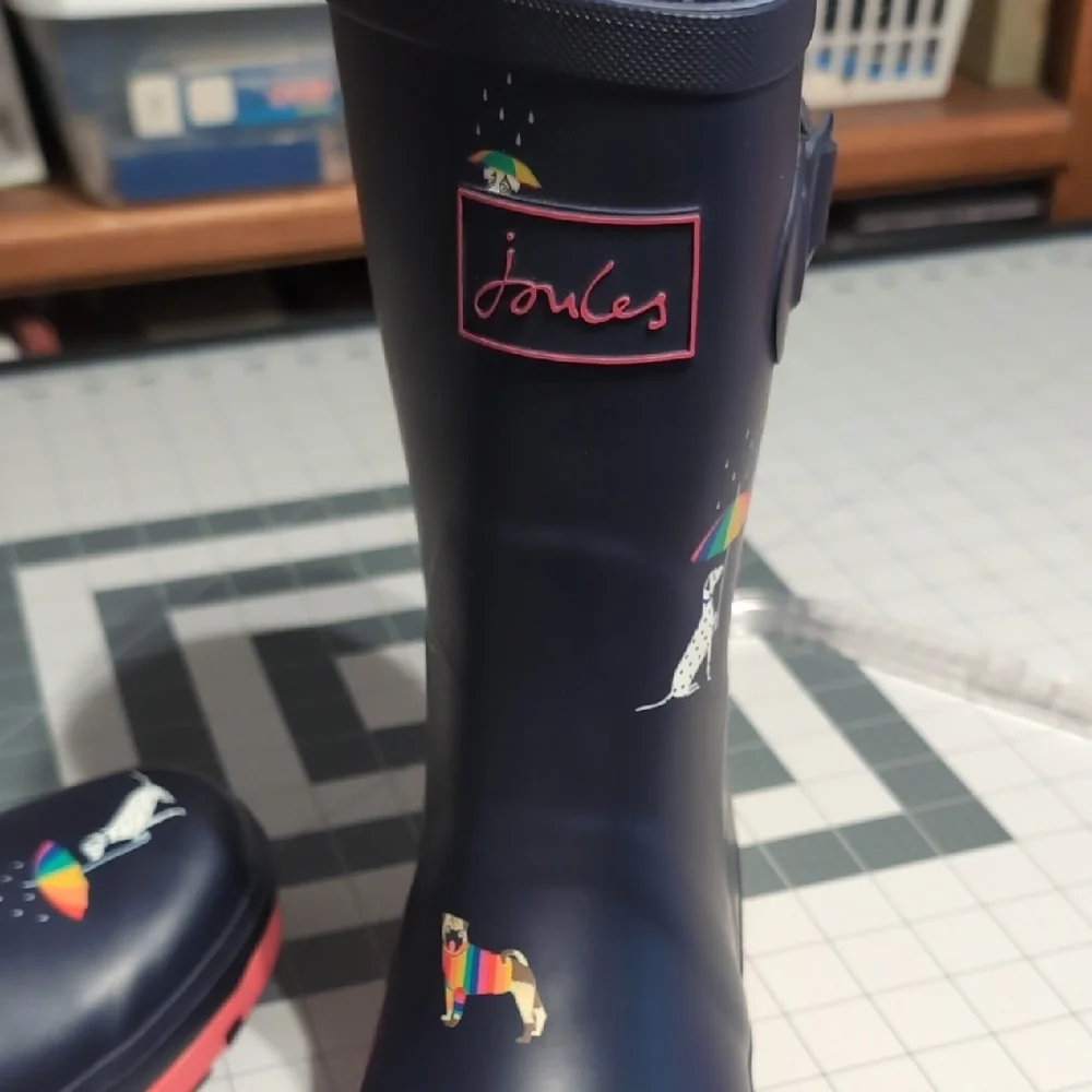 Joules Navy Boots with Vibrant Animal Designs - Picture 5 of 6